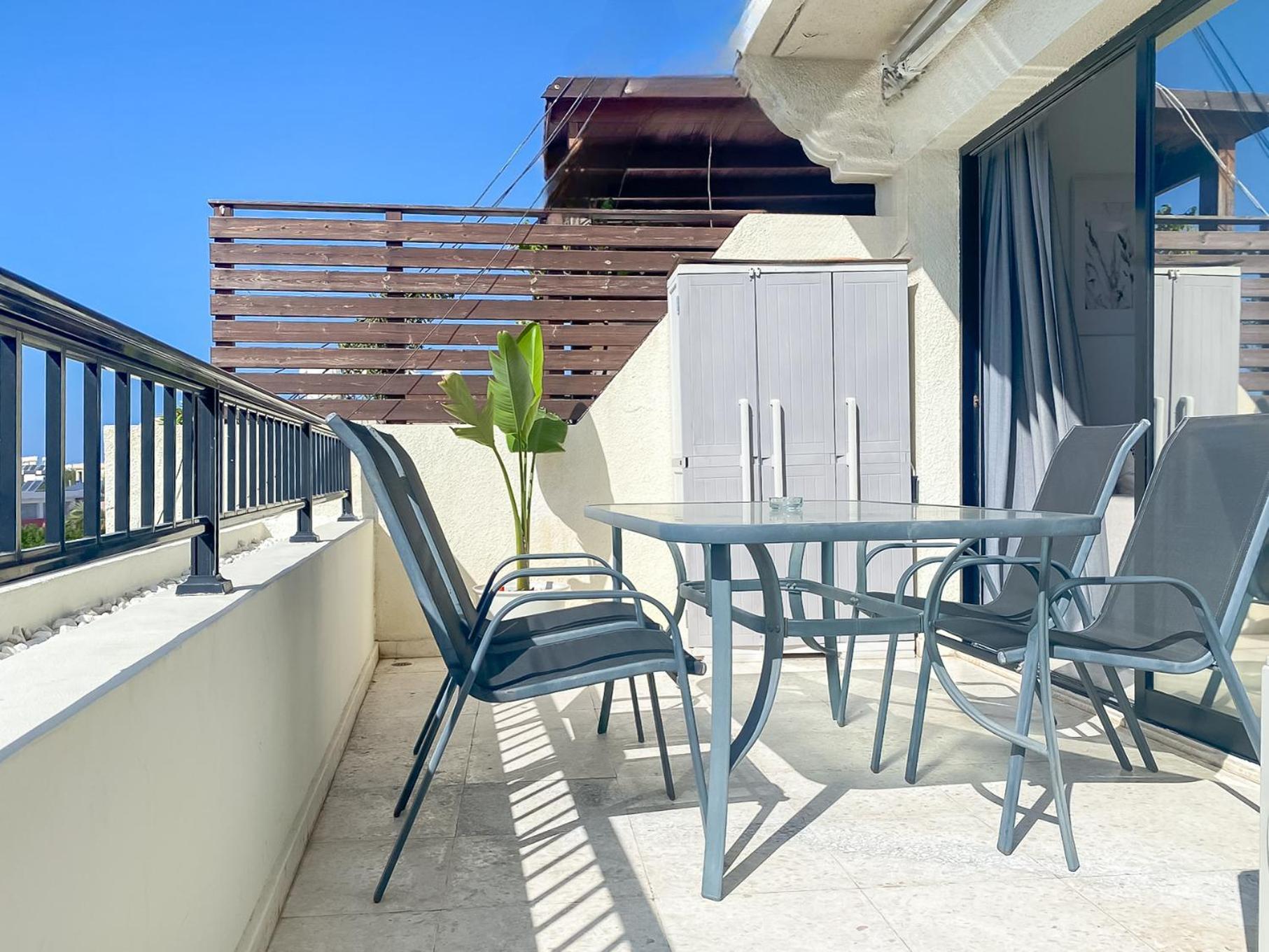 Phaedrus Living: Byzantium Modern City Flat Paphos Bagian luar foto