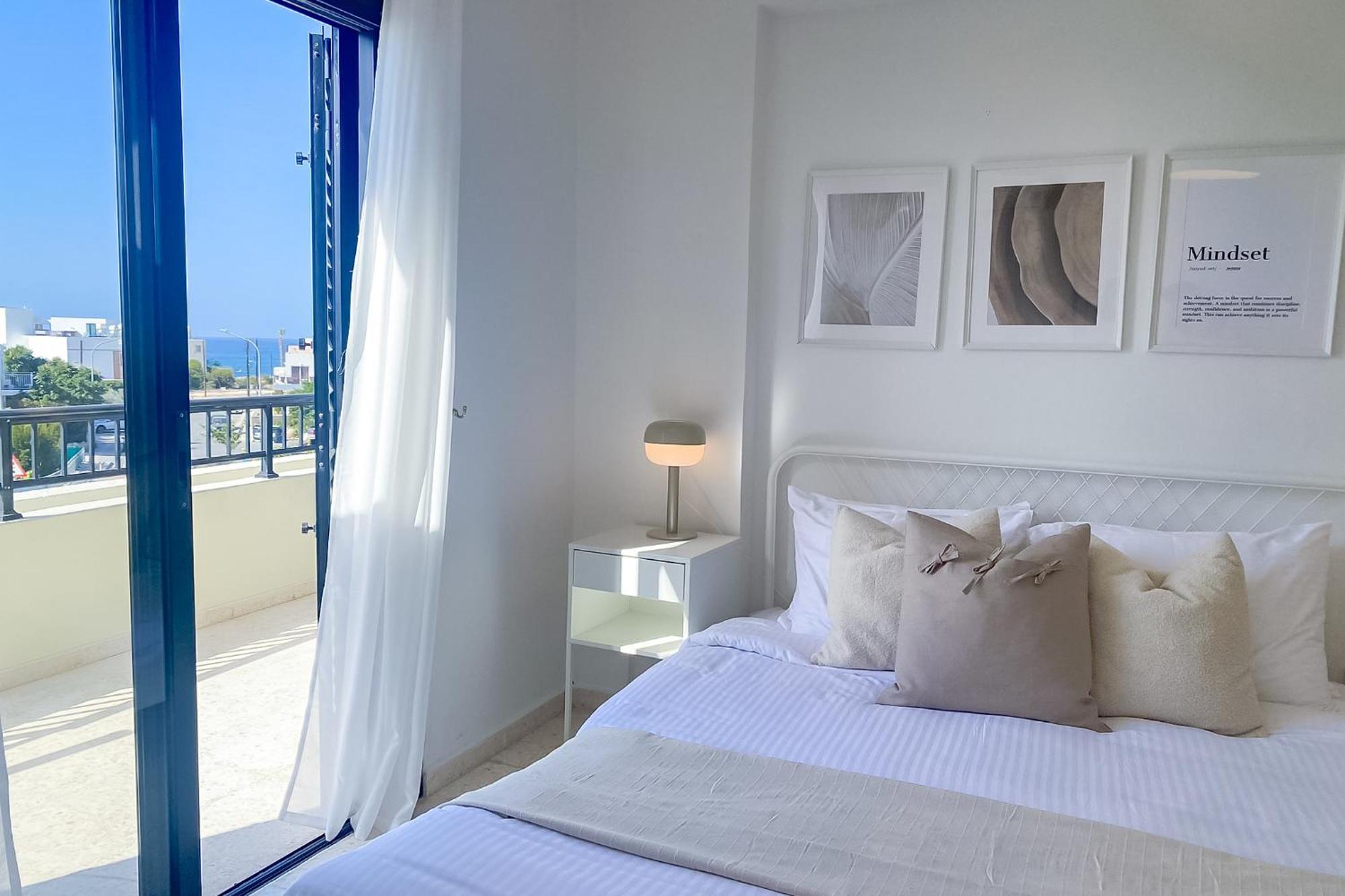 Phaedrus Living: Byzantium Modern City Flat Paphos Bagian luar foto